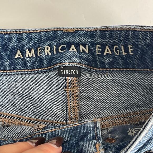 American Eagle Mom Jean Shorts Women's Size 00 Blue Denim Cut-Off Distressed - Picture 4 of 6